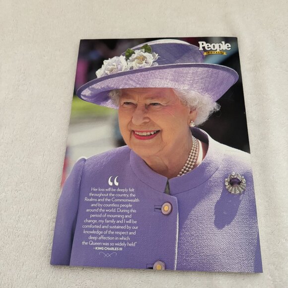 People Royals - Prince Philip and Queen Elizabeth II - Picture 4 of 7